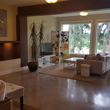 Teehouse Bed & Breakfast West Kelowna Bagian luar foto