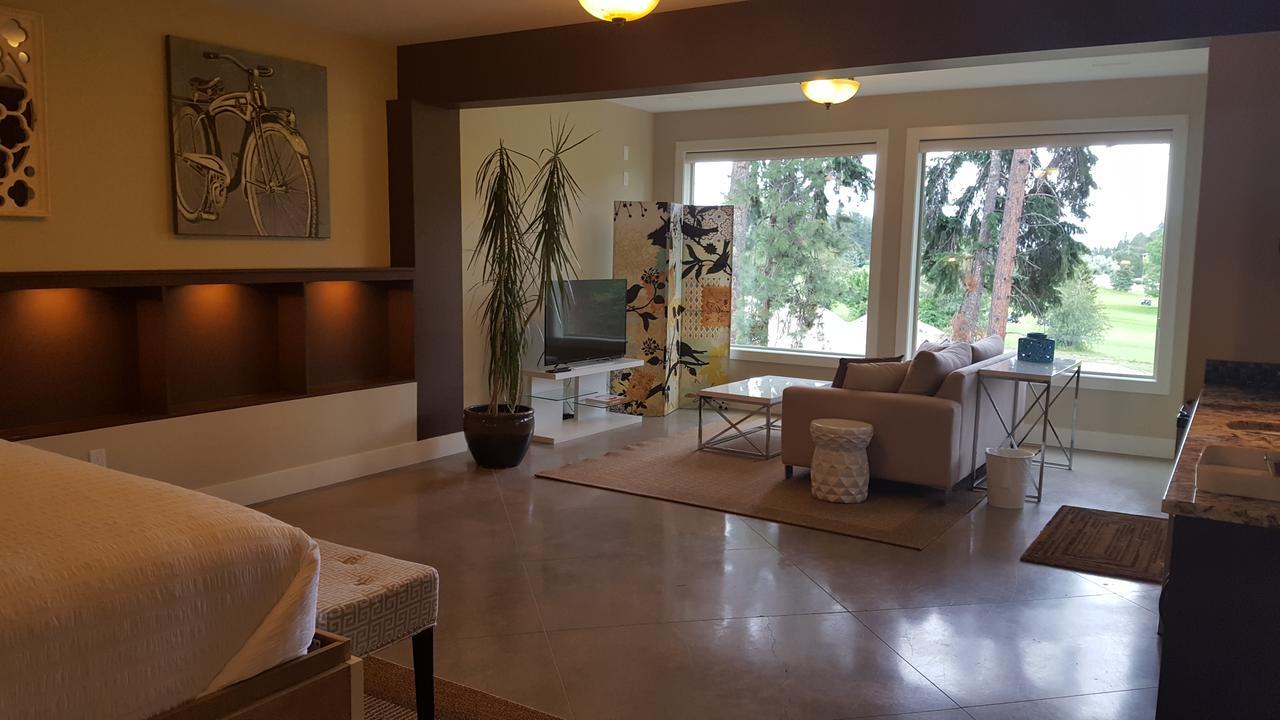 Teehouse Bed & Breakfast West Kelowna Bagian luar foto