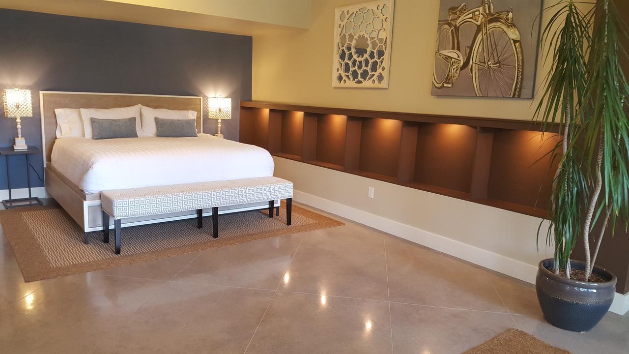 Teehouse Bed & Breakfast West Kelowna Bagian luar foto